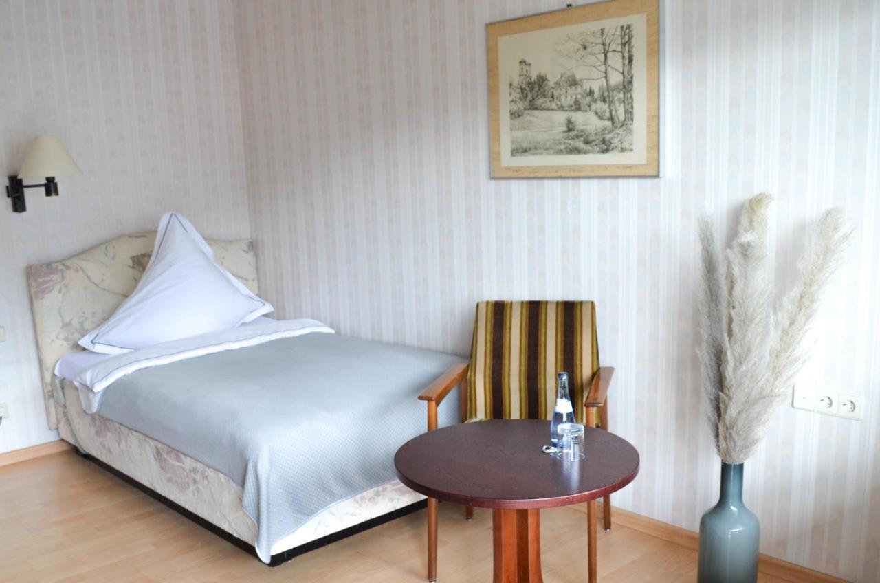 Hotel Harzer Am Kurpark Bad Herrenalb Buitenkant foto