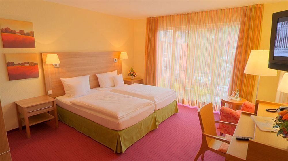 Hotel Harzer Am Kurpark Bad Herrenalb Buitenkant foto
