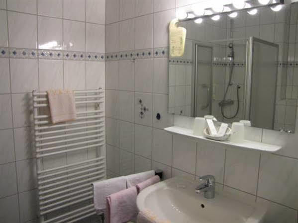 Hotel Harzer Am Kurpark Bad Herrenalb Buitenkant foto